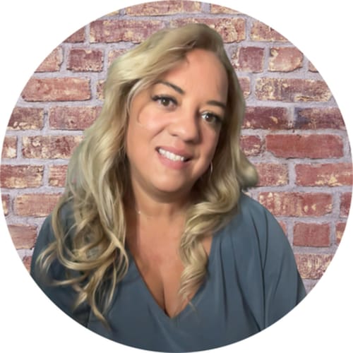 Headshot of Lisa Merritt, APN