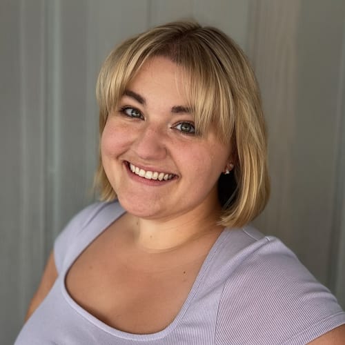 Headshot of Alora Cleere, LPC