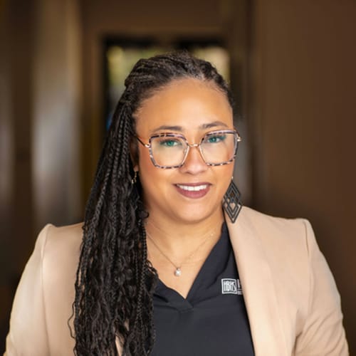 Headshot of Dyelicia Vasquez, LCSW