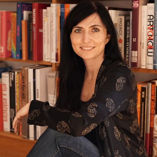 Headshot of Karen Strauss, LCSW
