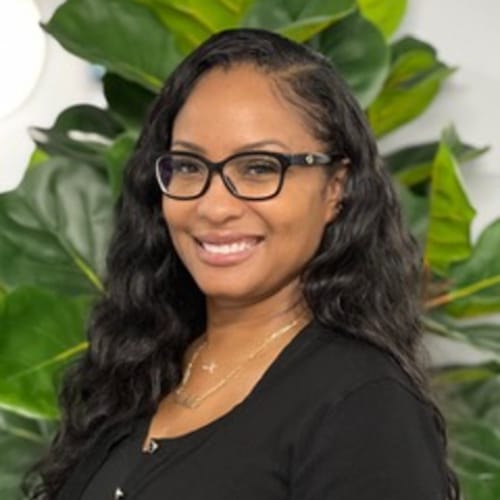 Headshot of Rochelle Ashton-Beasley, LMFT